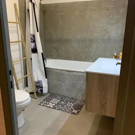 Daire Joli T2 Avec Grande Terrasse Centre *